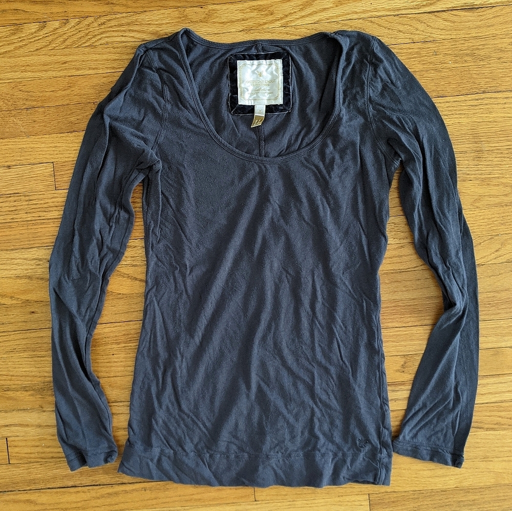 donating soon! 👋 american eagle outfitters charcoal long sleeve t